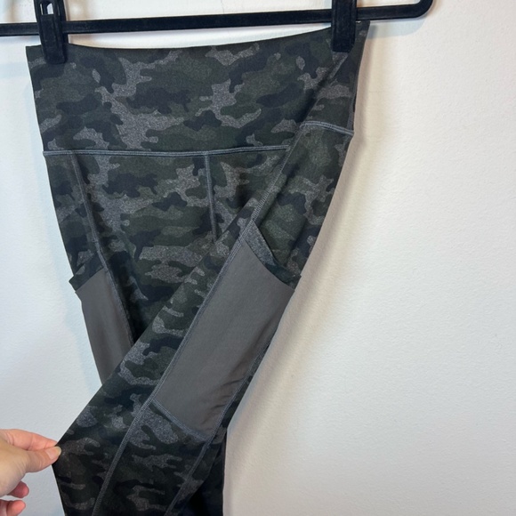Fabletics Womens On-The-Go Powerhold High Waist Leggings Charcoal Camo Sz Medium - Picture 5 of 14